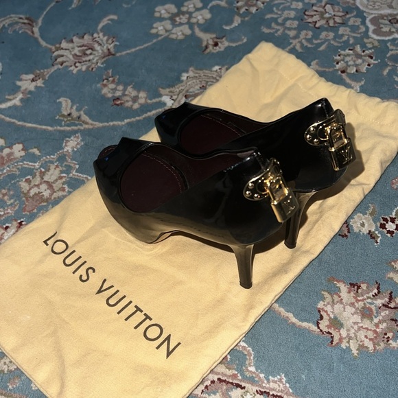 Louis Vuitton Peep Toe Pumps, size 37.5, chocolate patent leather - Picture 6 of 7